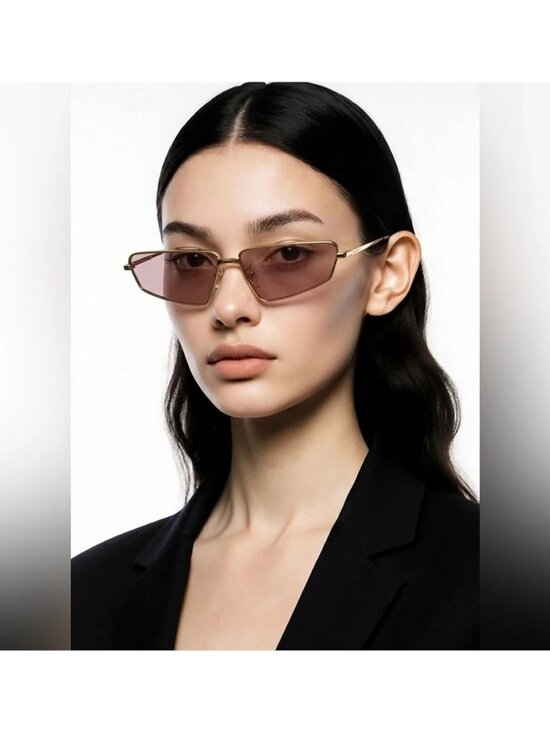 New Authentic Gucci GG0537S 002 Gold Cat-Eye Sunglasses Red Lenses